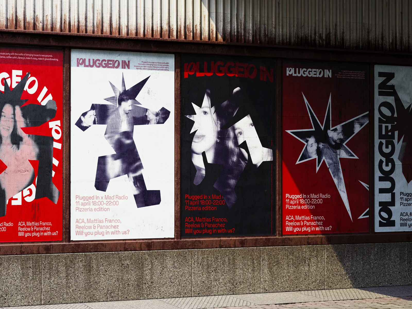 Een rij Plugged In-posters geplakt op een betonnen muur onder een golfplaten luifel, in rood, wit en zwart